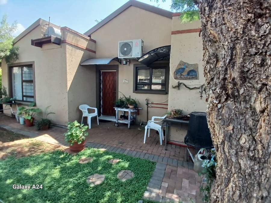 2 Bedroom Property for Sale in Waterval East North West